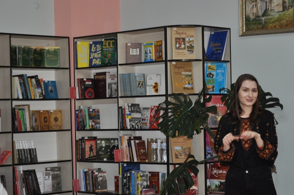 «На твоєму, пам’яте, крилі…» - презентація книжки Оксани Тебешевської «Перекладач ВСЕСВІТУ» - про калуського поета і перекладача Анатолія Онишка.