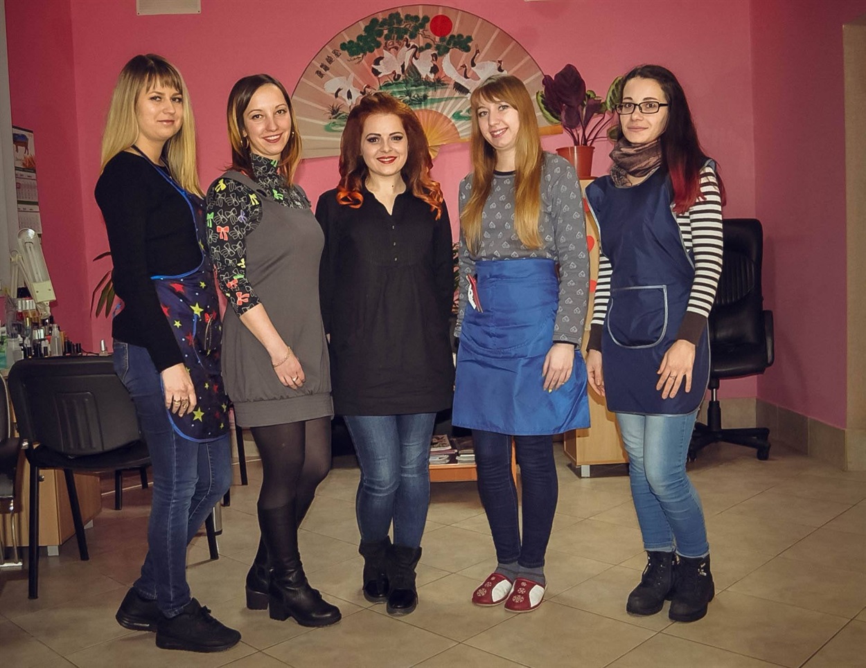 Майстрині салону краси "Венера" та переможниця конкурсу - Марічка Яковина