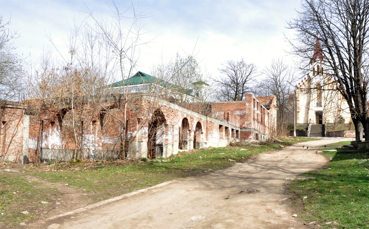 Сучасний стан вулиці Костельної у Калуші. Проект її капітального ремонту подали на програму регіонального розвитку.