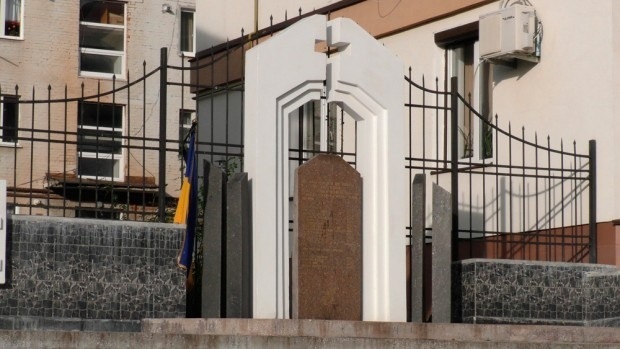 Пам'ятник учням торговельної школи Калуша, яких розстріляли гестапівці за участь в ОУН