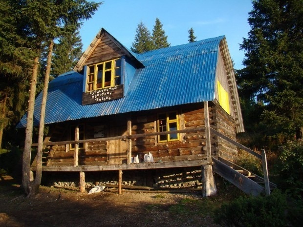 Хатинка на полонині Плісце