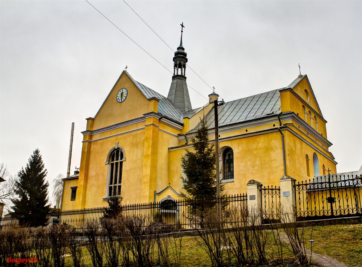 Оборонний костел у місті Бібрка