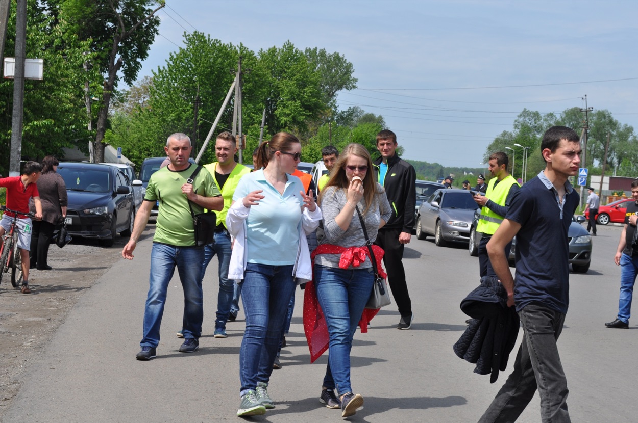В акції беруть участь угринівці, зеленоярці, підмихайляни, новичани, добровлянці, активісти "Чері" — громадської організації з Бережниці