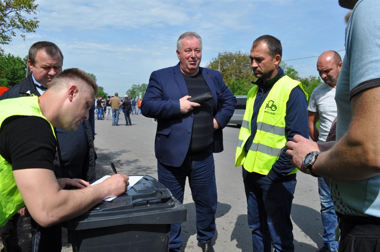 Новицькі активісти пишуть лист-вимогу до обласної влади