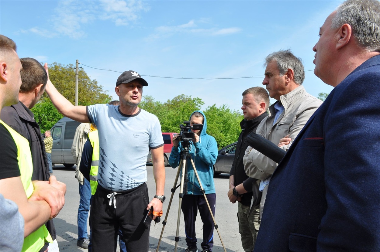 Володимир Рачкевич відповідав на всі запитання, претензії, які люди висловлювали на адресу обласної влади