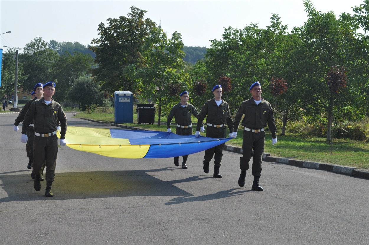 Внесення Державного Прапора військовими третьої патрульної роти