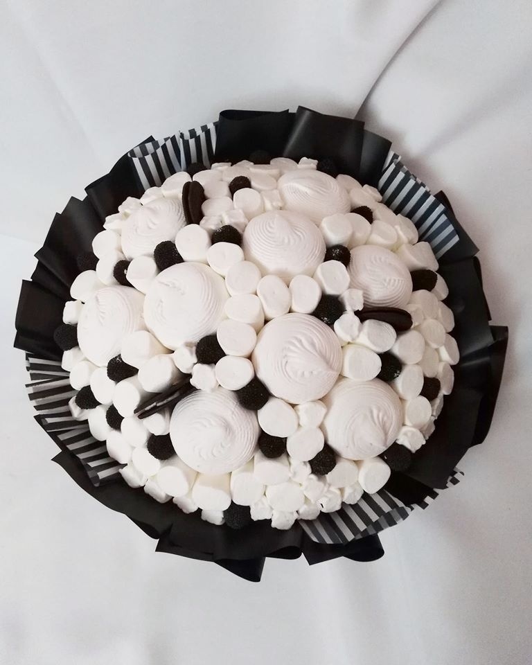 Сміливий, стильний, солідний, унікальний, вражаючий, незвичайний. Як ще можна назвати цього зефірного красеня?