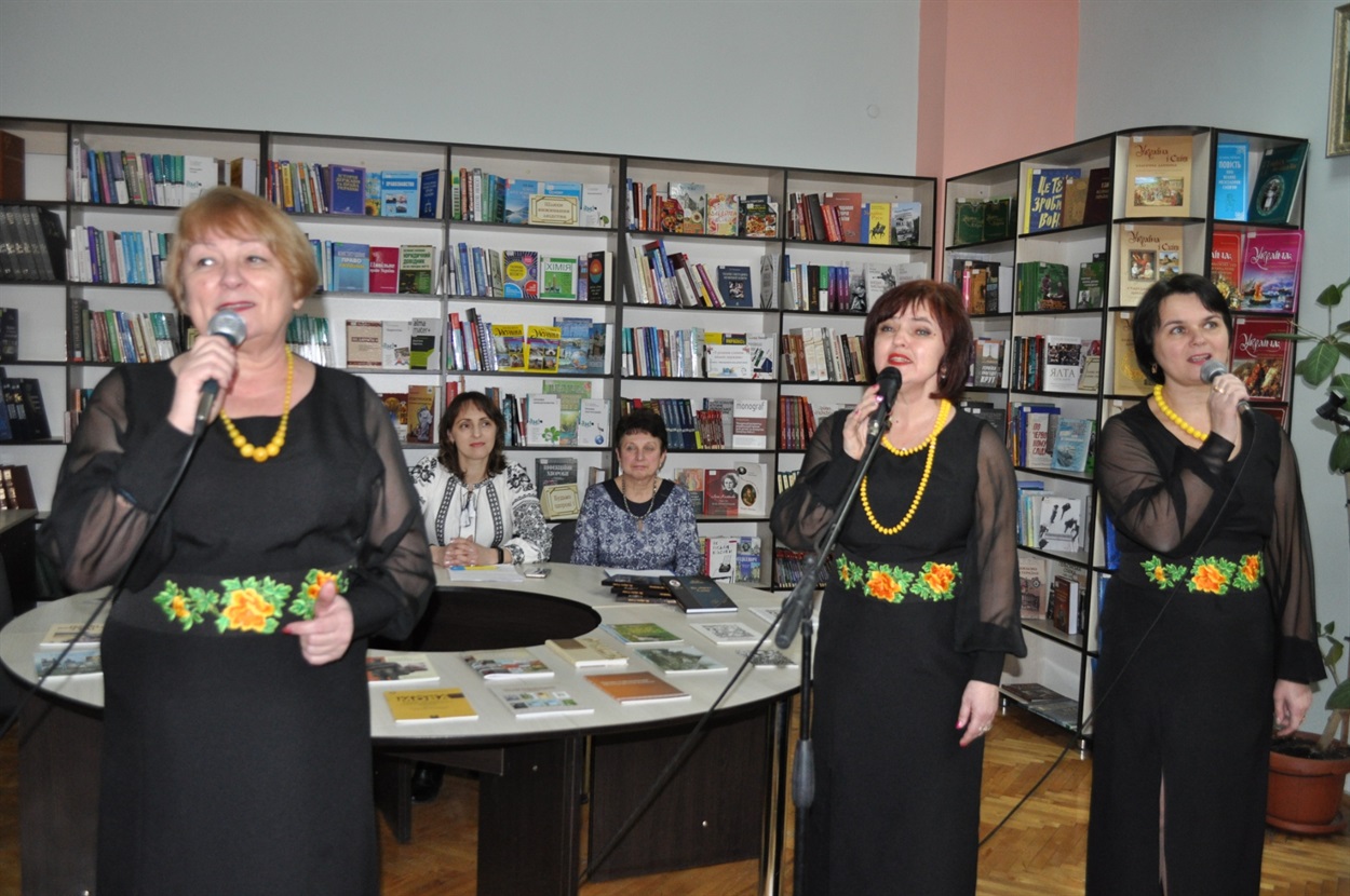 Вокальне тріо “Бойківчанка”, “Жовті ружі”