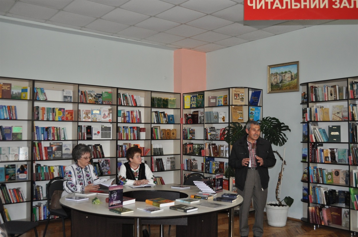 «На твоєму, пам’яте, крилі…» - презентація книжки Оксани Тебешевської «Перекладач ВСЕСВІТУ» - про калуського поета і перекладача Анатолія Онишка.