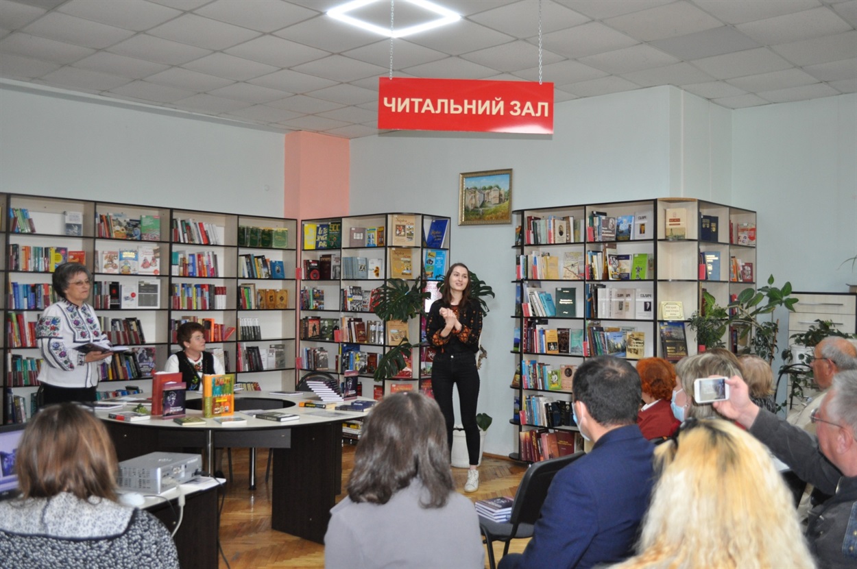 «На твоєму, пам’яте, крилі…» - презентація книжки Оксани Тебешевської «Перекладач ВСЕСВІТУ» - про калуського поета і перекладача Анатолія Онишка.