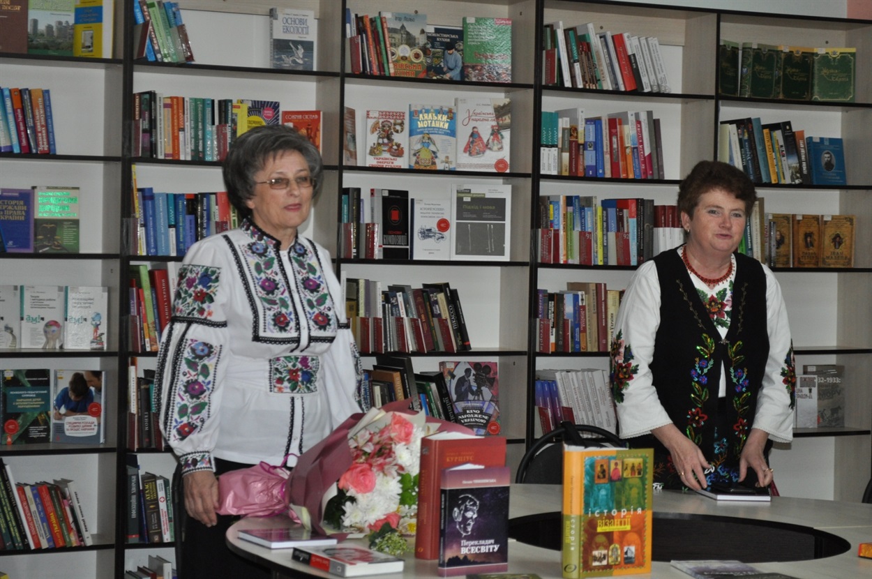 «На твоєму, пам’яте, крилі…» - презентація книжки Оксани Тебешевської «Перекладач ВСЕСВІТУ» - про калуського поета і перекладача Анатолія Онишка.