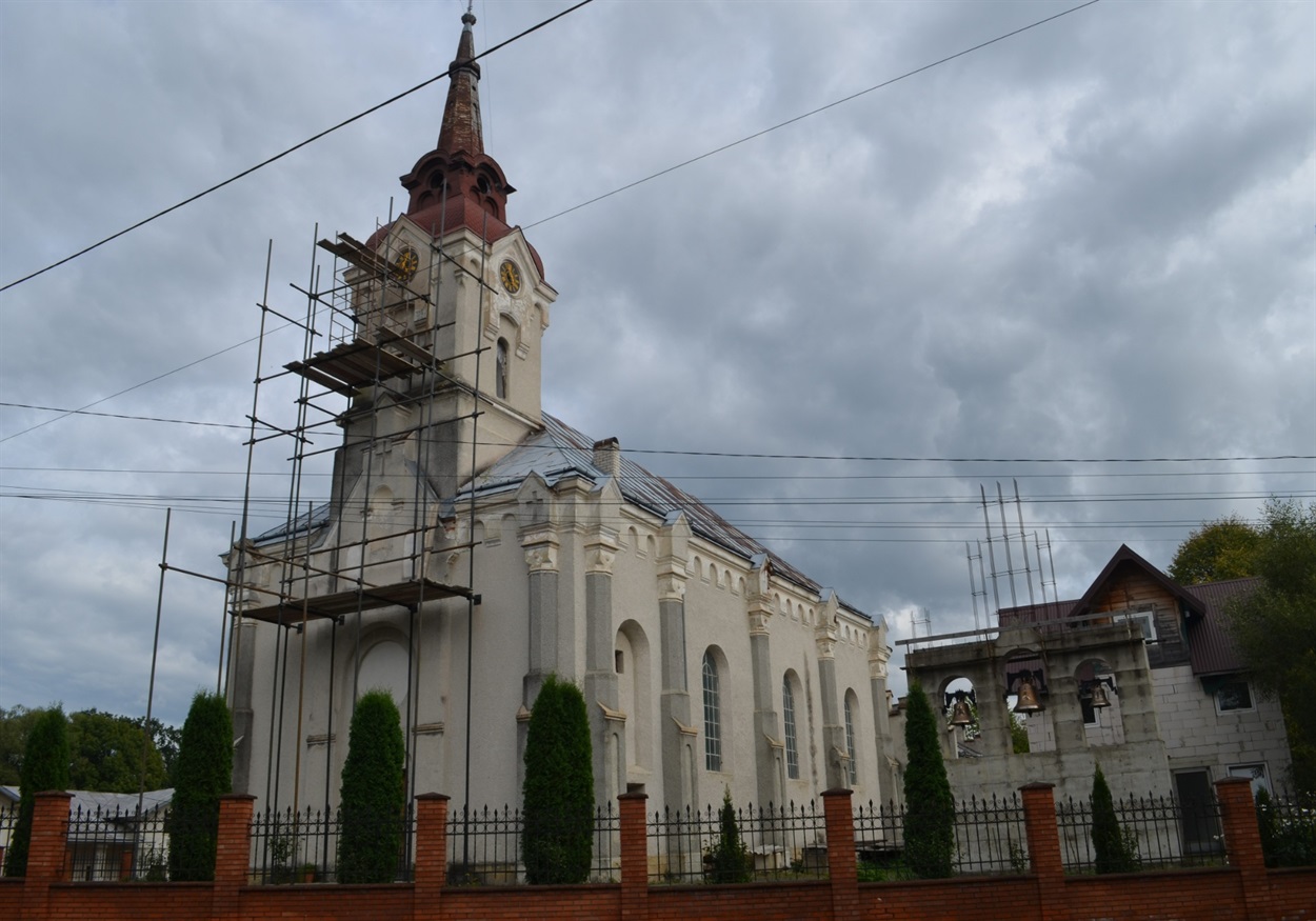 Костел у Долині
